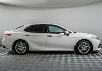 Подержанный автомобиль Toyota Camry Sedan 2021 года (4 фото)