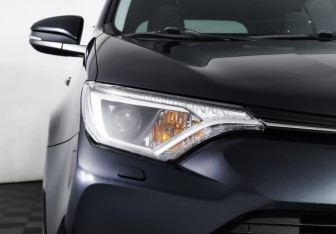 Подержанный автомобиль Toyota RAV4 2018 года (22 фото)