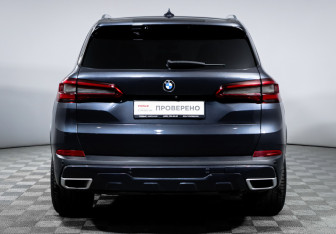 Подержанный автомобиль BMW X5 2019 года (6 фото)