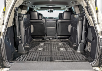 Подержанный автомобиль Toyota Land Cruiser Suv 2015 года (10 фото)