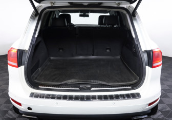 Подержанный автомобиль Volkswagen Touareg 2012 года (9 фото)
