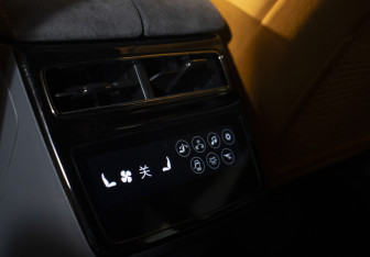 Подержанный автомобиль Zeekr 001 2023 года (18 фото)