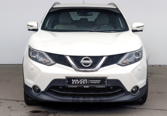 Подержанный автомобиль Nissan Qashqai 2016 года (2 фото)