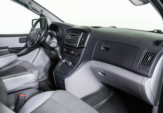 Подержанный автомобиль Hyundai Grand Starex 2018 года (9 фото)