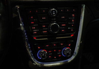 Подержанный автомобиль Opel Mokka 2013 года (16 фото)