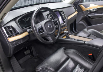 Подержанный автомобиль Volvo XC90 2019 года (16 фото)