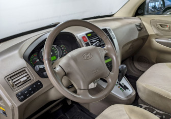 Подержанный автомобиль Hyundai Tucson 2008 года (13 фото)