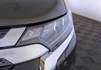 Подержанный автомобиль Mitsubishi Outlander 2021 года (11 фото)