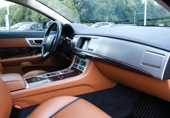 Подержанный автомобиль Jaguar XF Sedan 2012 года (9 фото)