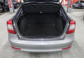 Подержанный автомобиль Skoda Octavia Liftback 2011 года (9 фото)