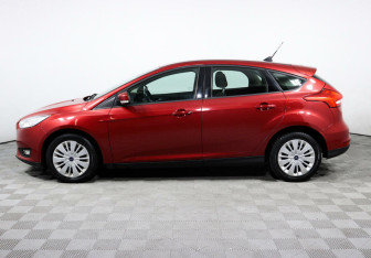Подержанный автомобиль Ford Focus Hatchback 2018 года (3 фото)