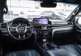 Подержанный автомобиль Lexus LX 2016 года (15 фото)