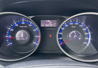 Подержанный автомобиль Hyundai ix35 2014 года (22 фото)