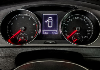 Подержанный автомобиль Volkswagen Golf Hatchback 2014 года (19 фото)