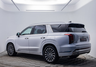 Подержанный автомобиль Hyundai Palisade 2023 года (3 фото)