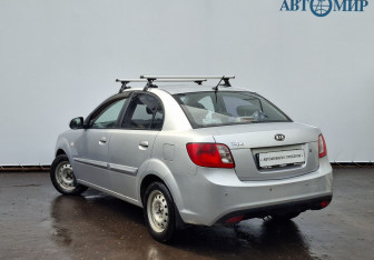 Подержанный автомобиль Kia Rio Sedan 2011 года (7 фото)