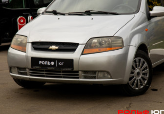 Подержанный автомобиль Chevrolet Aveo Sedan 2005 года (14 фото)