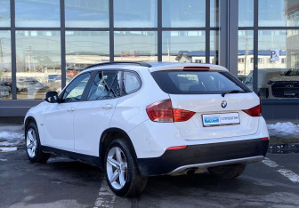 Подержанный автомобиль BMW X1 2011 года (7 фото)