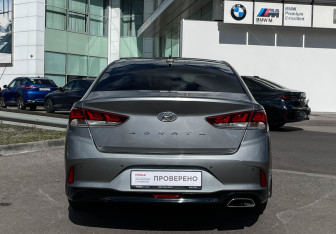 Подержанный автомобиль Hyundai Sonata 2018 года (6 фото)