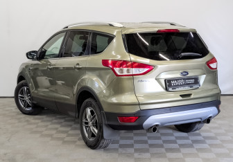 Подержанный автомобиль Ford Kuga 2013 года (7 фото)