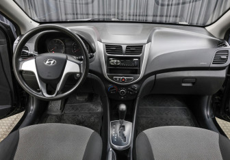 Подержанный автомобиль Hyundai Solaris Sedan 2012 года (12 фото)