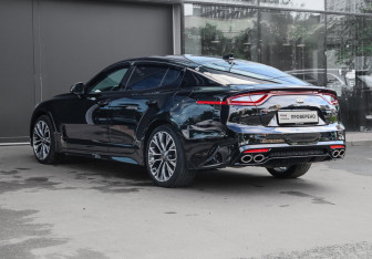 Подержанный автомобиль Kia Stinger 2018 года (6 фото)