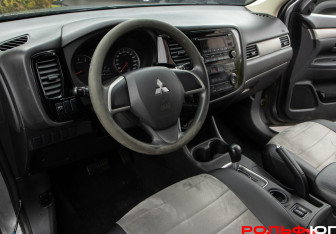 Подержанный автомобиль Mitsubishi Outlander 2013 года (13 фото)