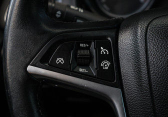 Подержанный автомобиль Opel Astra Hatchback 2012 года (17 фото)