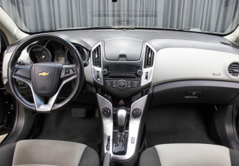 Подержанный автомобиль Chevrolet Cruze Sedan 2013 года (14 фото)
