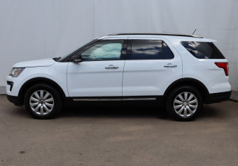 Подержанный автомобиль Ford Explorer 2018 года (8 фото)