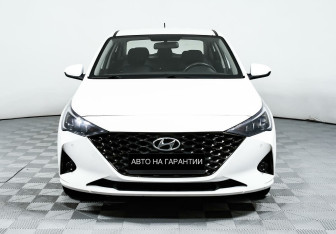 Подержанный автомобиль Hyundai Solaris Sedan 2021 года (2 фото)