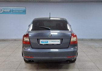 Подержанный автомобиль Skoda Octavia Liftback 2011 года (6 фото)