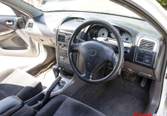 Подержанный автомобиль Toyota Caldina 2002 года (17 фото)