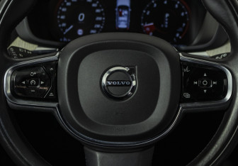 Подержанный автомобиль Volvo XC60 2020 года (11 фото)