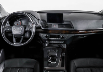 Подержанный автомобиль Audi Q5 2017 года (12 фото)