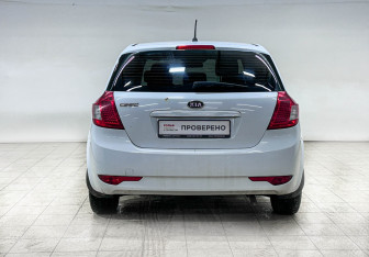 Подержанный автомобиль Kia Ceed Hatchback 2011 года (5 фото)