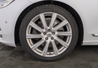 Подержанный автомобиль Volvo S90 2019 года (12 фото)