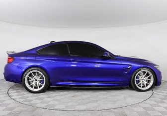 Подержанный автомобиль BMW M4 Coupe 2020 года (6 фото)