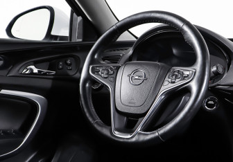 Подержанный автомобиль Opel Insignia Sedan 2014 года (28 фото)