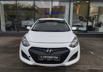 Подержанный автомобиль Hyundai i30 Hatchback 2013 года (2 фото)