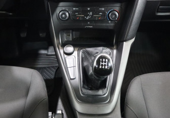 Подержанный автомобиль Ford Focus Hatchback 2017 года (18 фото)