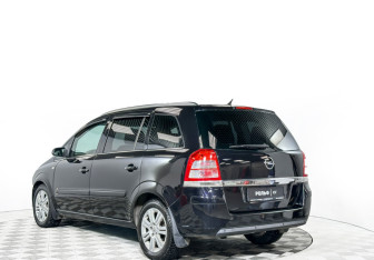 Подержанный автомобиль Opel Zafira Compactvan 2007 года (7 фото)