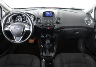 Подержанный автомобиль Ford Fiesta Hatchback 2015 года (6 фото)