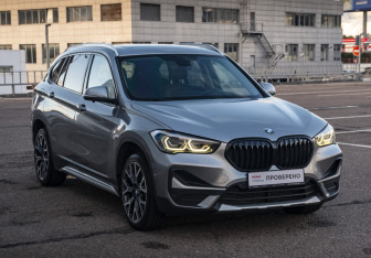 Подержанный автомобиль BMW X1 2021 года (3 фото)