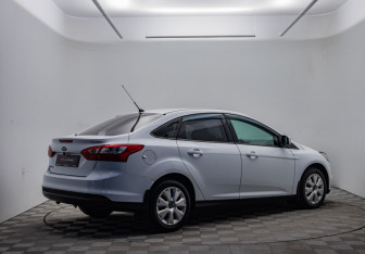 Подержанный автомобиль Ford Focus Sedan 2014 года (5 фото)