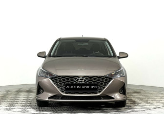 Подержанный автомобиль Hyundai Solaris Sedan 2022 года (2 фото)