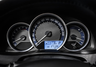 Подержанный автомобиль Toyota Auris Hatchback 2014 года (9 фото)