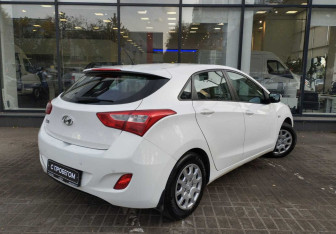 Подержанный автомобиль Hyundai i30 Hatchback 2013 года (8 фото)
