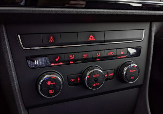 Подержанный автомобиль SEAT Leon Hatchback 2013 года (21 фото)