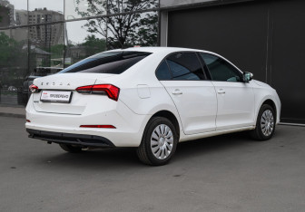 Подержанный автомобиль Skoda Rapid Liftback 2020 года (4 фото)